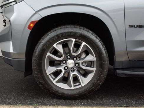 Used 2021 Chevrolet Suburban LT image 36