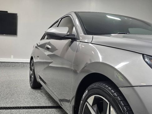 Used 2023 Hyundai Elantra Limited w/ Winter Weather Package FWD image 9