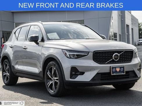 Used 2023 Volvo XC40 B5 Plus w/ Climate Package image 1