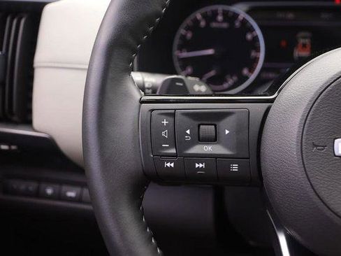 Used 2025 Nissan Pathfinder SL w/ SL Premium Package FWD image 14