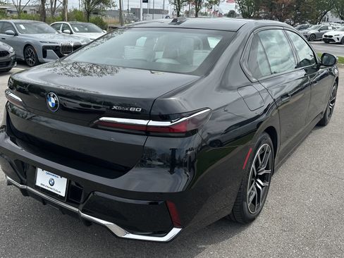 Certified 2025 BMW i7 xDrive60 w/ Premium Package AWD/4WD image 10