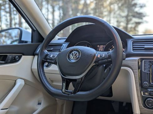 Used 2017 Volkswagen Passat 1.8T SE image 15