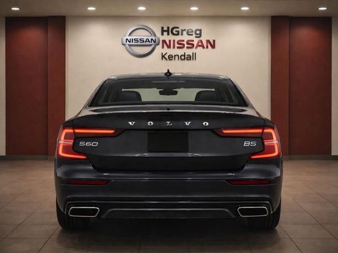 Used 2022 Volvo S60 B5 Momentum w/ Premium Package FWD image 6