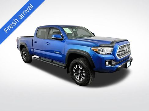 Used 2017 Toyota Tacoma TRD Off-Road w/ Premium & Technology Package AWD/4WD image 1