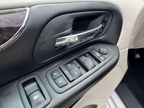 Used 2012 Chrysler Town & Country Limited FWD image 19