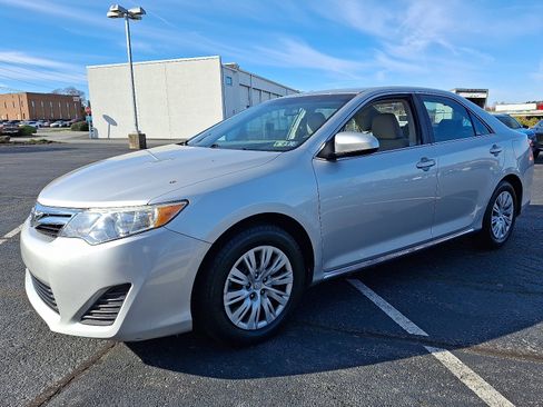 Used 2013 Toyota Camry LE image 3