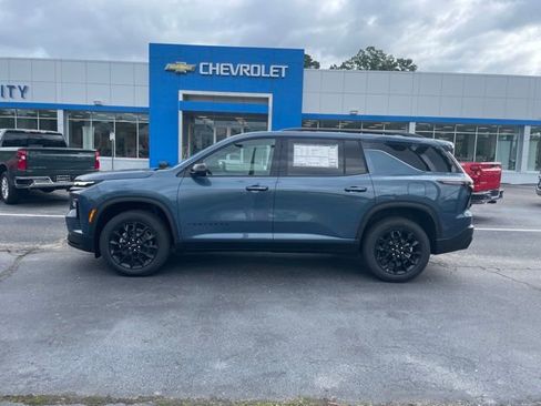 New 2026 Chevrolet Traverse LT w/ Midnight/Sport Edition image 2