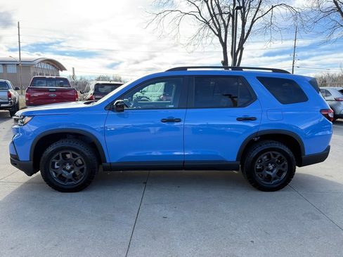 Certified 2025 Honda Pilot TrailSport image 7
