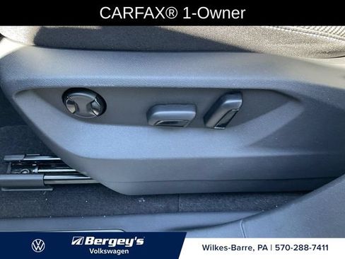Used 2022 Volkswagen Atlas Cross Sport SE w/ Panoramic Sunroof Package AWD/4WD image 3