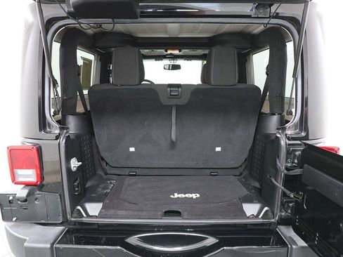 Used 2016 Jeep Wrangler Sahara image 20