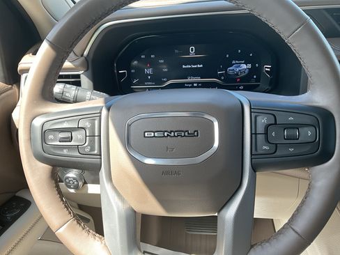Used 2024 GMC Yukon Denali AWD/4WD image 15