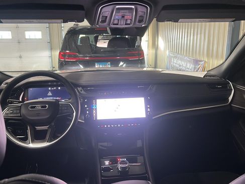 New 2026 Jeep Grand Cherokee Altitude image 24