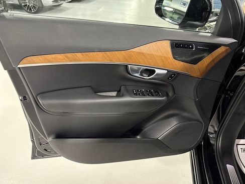 Certified 2023 Volvo XC90 B6 Plus AWD/4WD image 9