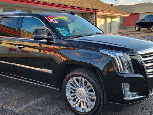 Used 2017 Cadillac Escalade ESV Platinum image 3