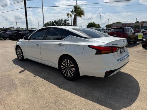 Used 2023 Nissan Altima 2.5 SV FWD image 3