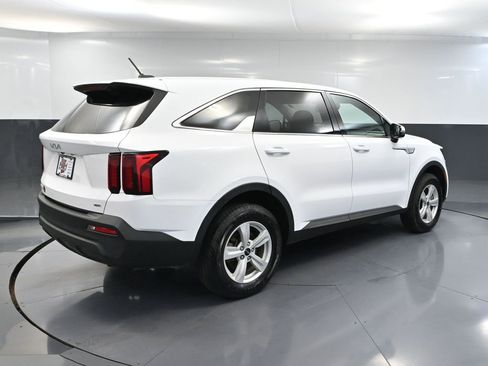 Used 2023 Kia Sorento LX AWD/4WD image 4