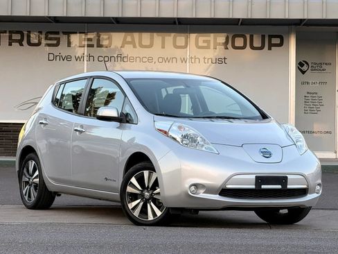 Used 2015 Nissan Leaf S w/ Charge Package FWD image 2