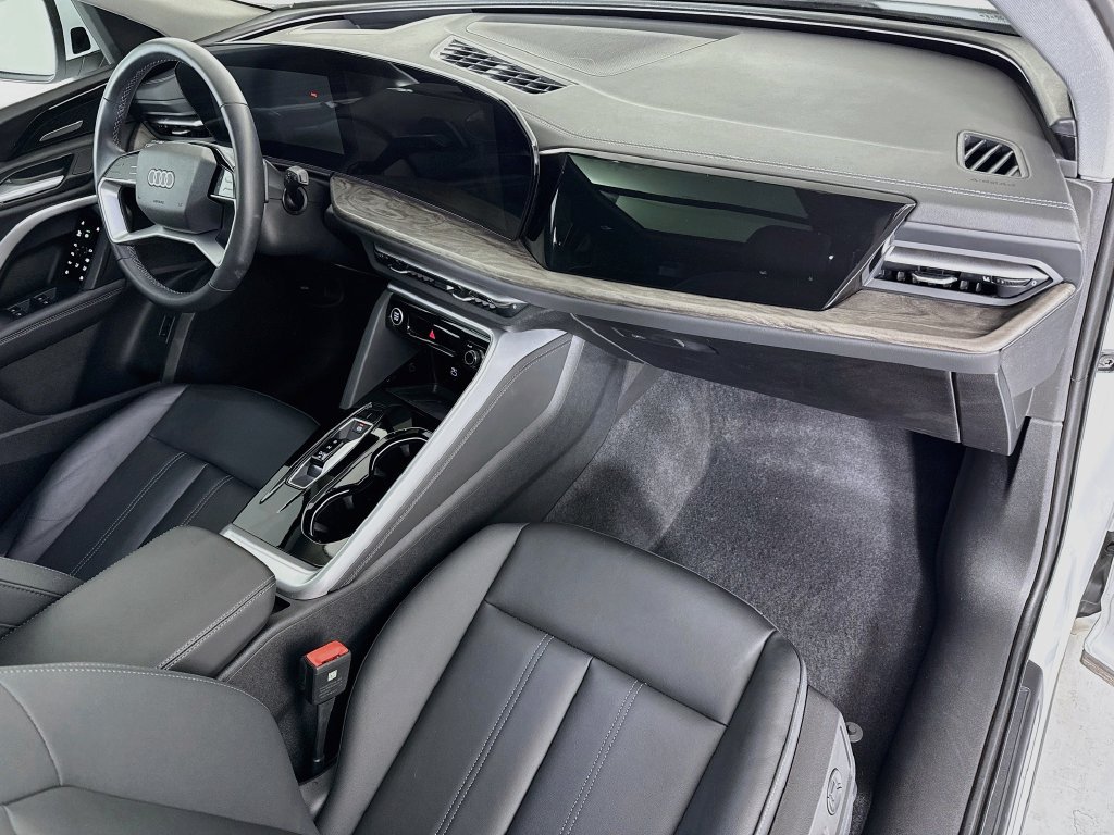 Certified 2025 Audi Q5 Premium w/ Premium Plus AWD/4WD image 17