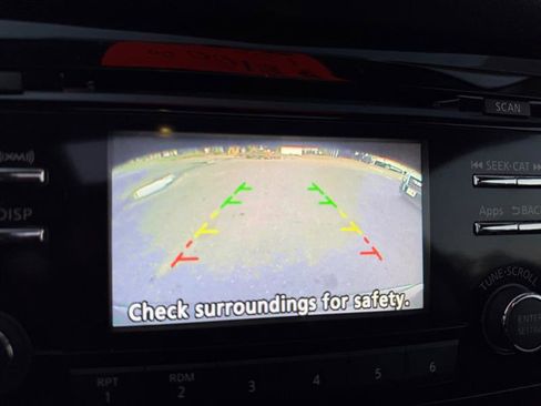 Used 2016 Nissan Rogue SV w/ SV Moonroof Package image 14