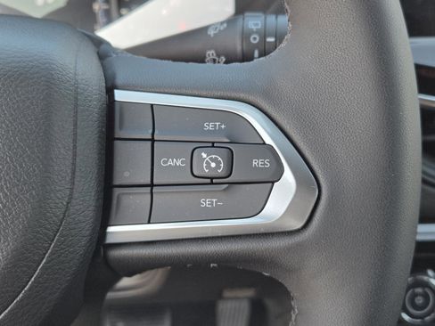 Used 2026 Jeep Compass Latitude image 19