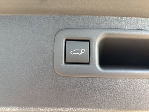 New 2026 Toyota Highlander Platinum image 9