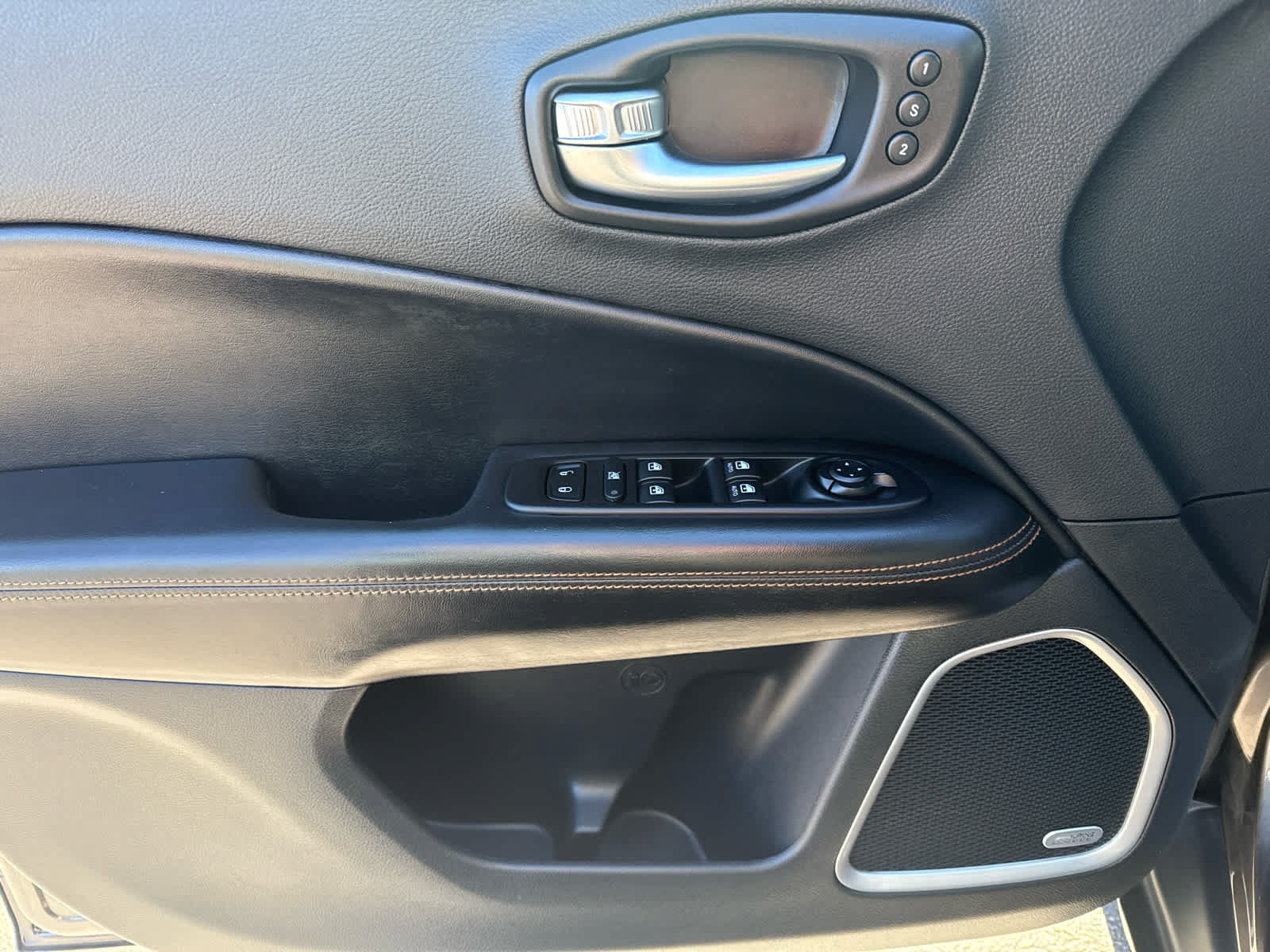 Used 2021 Jeep Compass Limited w/ Sun and Sound Group AWD/4WD image 10