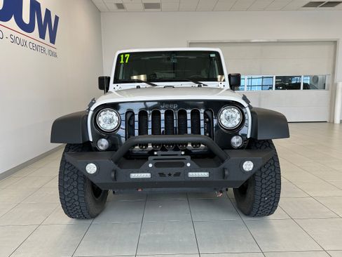 Used 2017 Jeep Wrangler Unlimited Sport AWD/4WD image 3