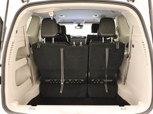 Used 2024 Chrysler Pacifica Touring-L FWD image 19
