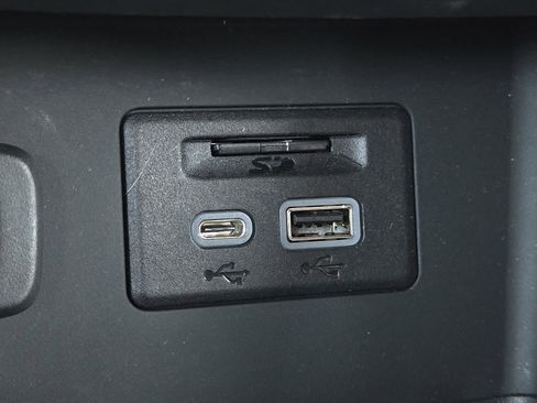 Certified 2023 GMC Acadia SLE w/ Driver Convenience Package image 22