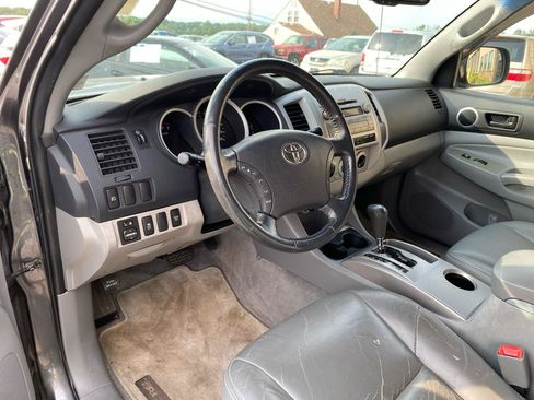 Used 2011 Toyota Tacoma 4x4 Double Cab w/ SR5 Pkg #2 image 6