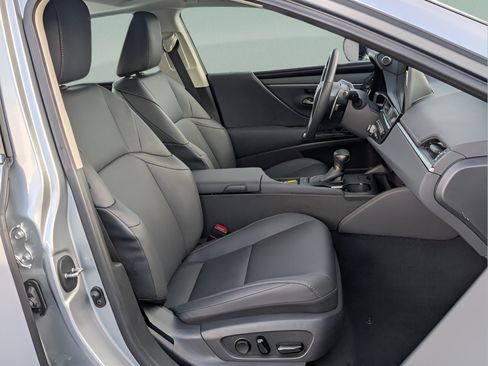 Used 2025 Lexus ES 350 w/ Premium Package FWD image 16