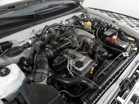 Used 2000 Toyota Tacoma 2WD Regular Cab image 26