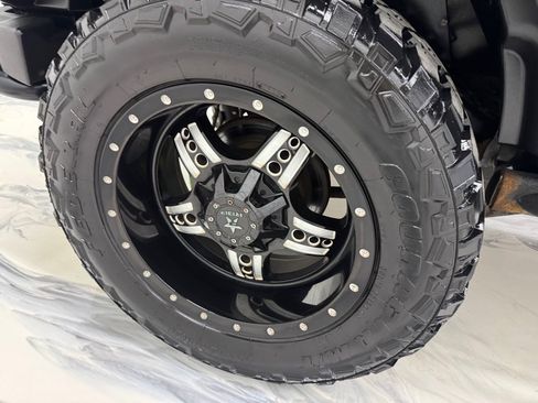 Used 2012 Jeep Wrangler Unlimited Rubicon AWD/4WD image 12