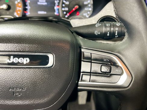 Used 2024 Jeep Compass Latitude image 19