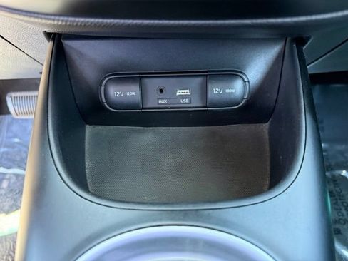 Used 2016 Kia Soul + FWD image 23