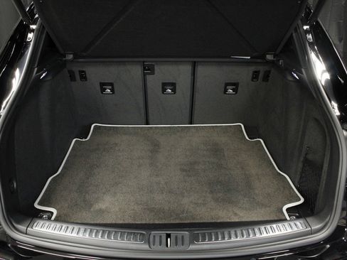 Certified 2026 Porsche Macan AWD/4WD image 17