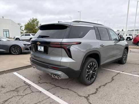 New 2026 Chevrolet Traverse LT w/ Sun and Wheel Package AWD/4WD image 3