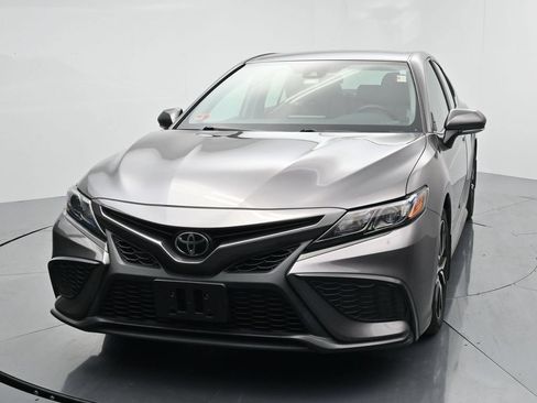 Used 2024 Toyota Camry SE AWD/4WD image 3