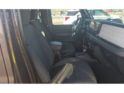 Used 2025 Jeep Wrangler Unlimited Sahara AWD/4WD image 6