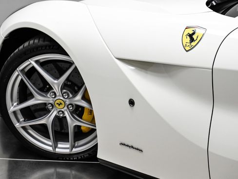 Used 2015 Ferrari F12 Berlinetta image 65