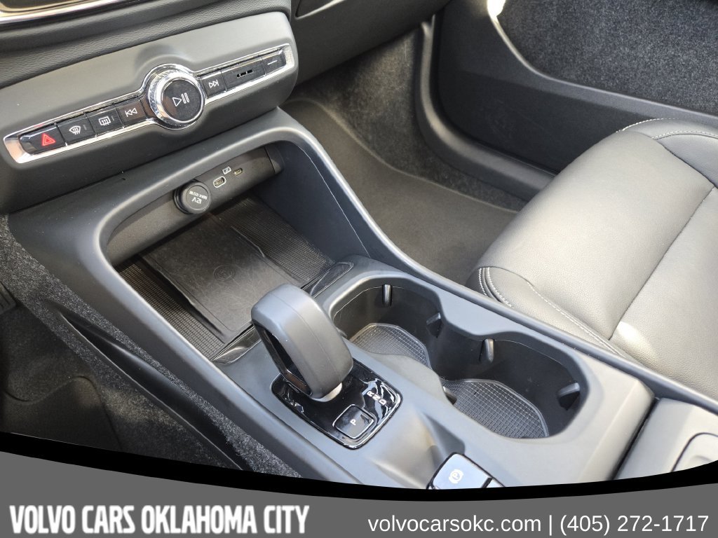 Certified 2025 Volvo XC40 B5 Core AWD/4WD image 21