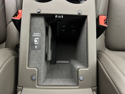 Certified 2026 Porsche Macan Turbo AWD/4WD image 33