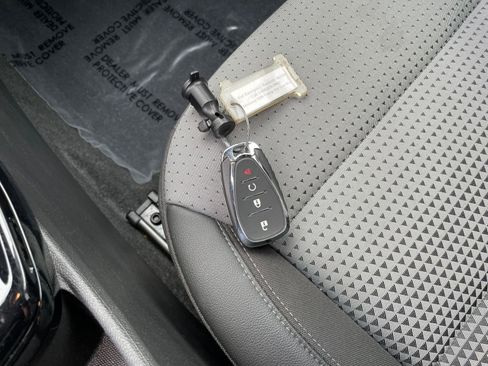 Used 2025 Chevrolet Trax LT w/ LT Convenience Package image 24