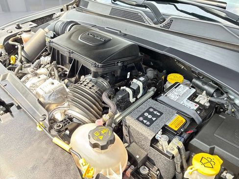 Used 2025 Jeep Compass Limited AWD/4WD image 17
