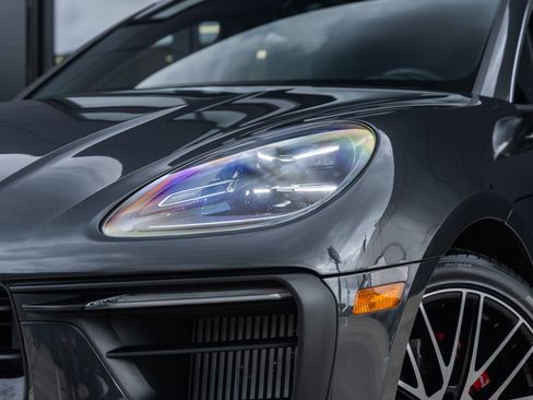 Certified 2024 Porsche Macan S AWD/4WD image 17
