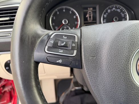 Used 2013 Volkswagen Eos Lux FWD image 17