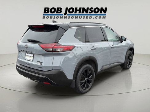 Used 2023 Nissan Rogue SV w/ SV Premium B Package image 3