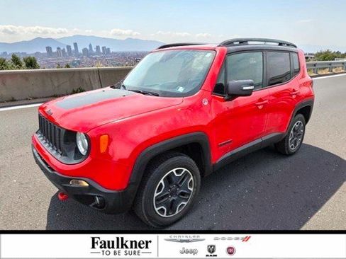 Used 2017 Jeep Renegade Trailhawk w/ Premium Trailhawk Package AWD/4WD image 1