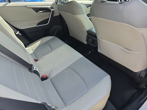 Used 2020 Toyota RAV4 XLE Premium image 13