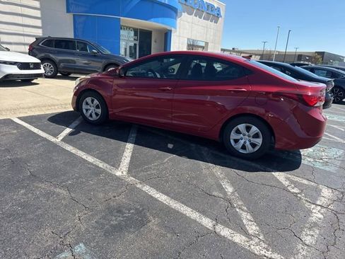 Used 2016 Hyundai Elantra SE image 3